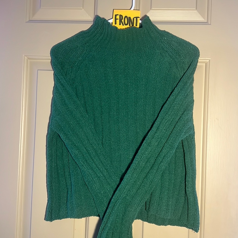 American Eagle Green Turtleneck Sweater, Size Medium!